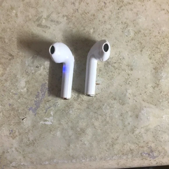 i7 Travelocity Bluetooth Twin White Earbuds - Picture 4 of 5